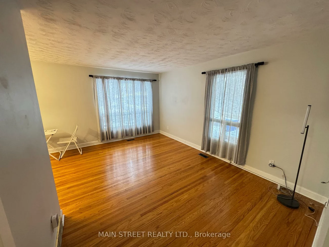 57, Dunning, Aurora Village, Aurora