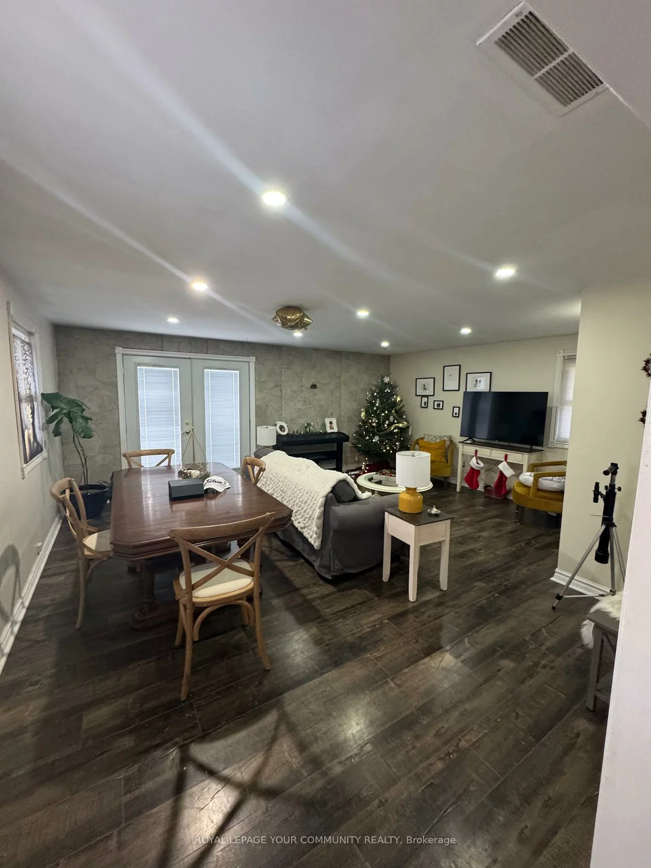 96, Gurnett, Aurora Village, Aurora