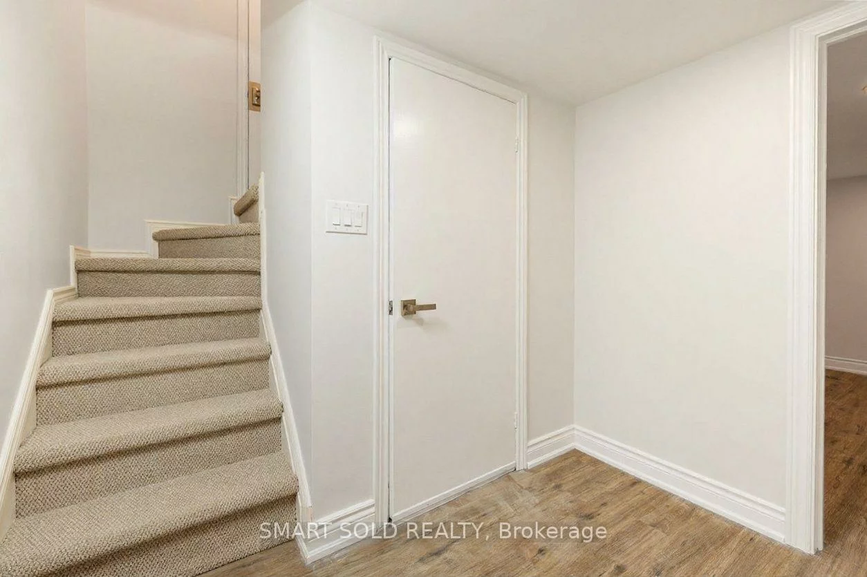 10, Holman, Aurora Highlands, Aurora