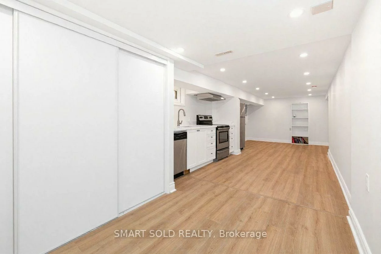 10, Holman, Aurora Highlands, Aurora