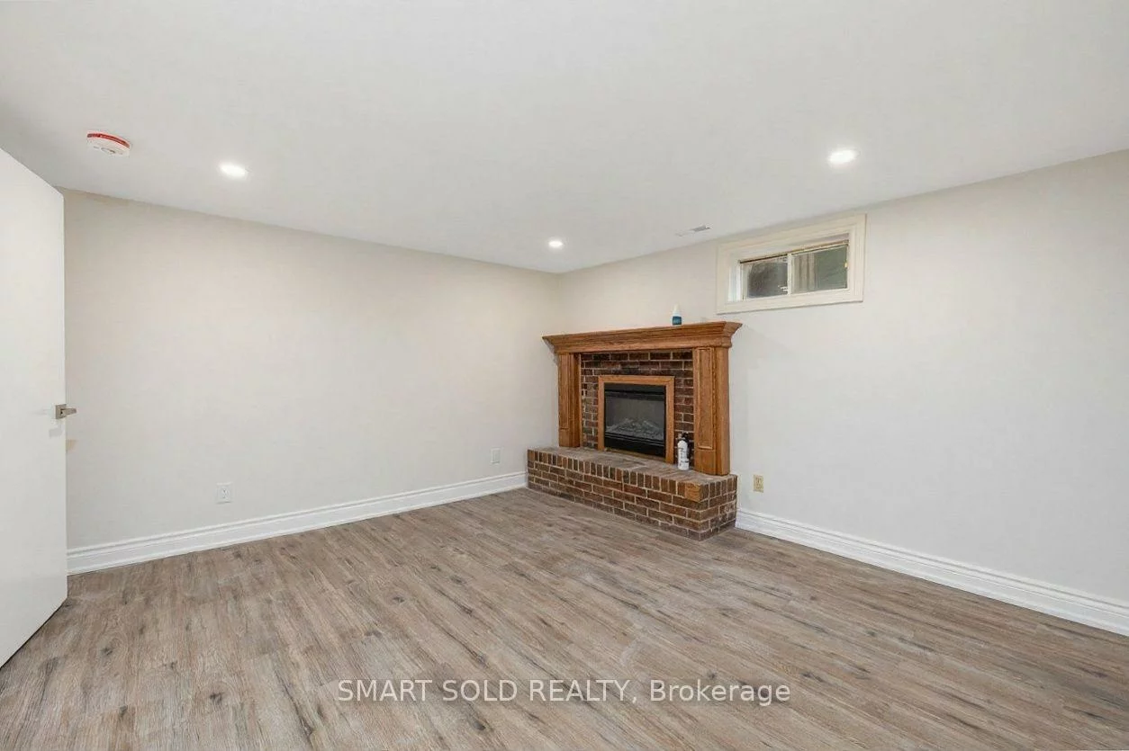 10, Holman, Aurora Highlands, Aurora