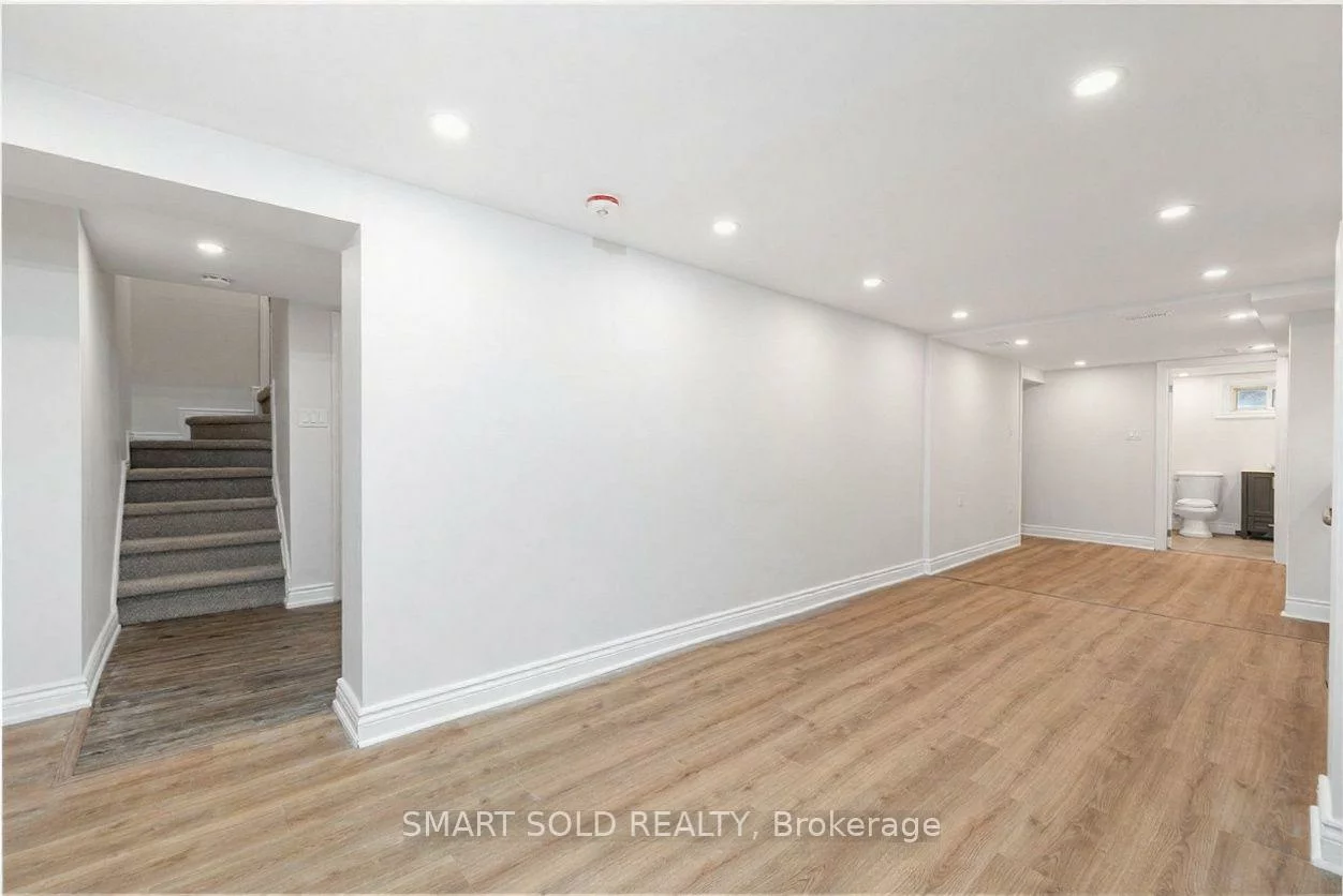 10, Holman, Aurora Highlands, Aurora