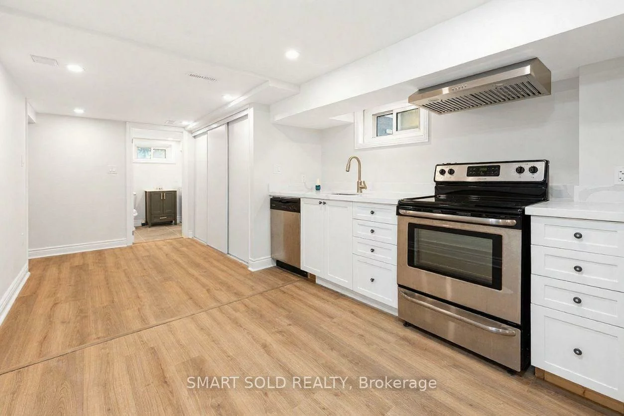 10, Holman, Aurora Highlands, Aurora