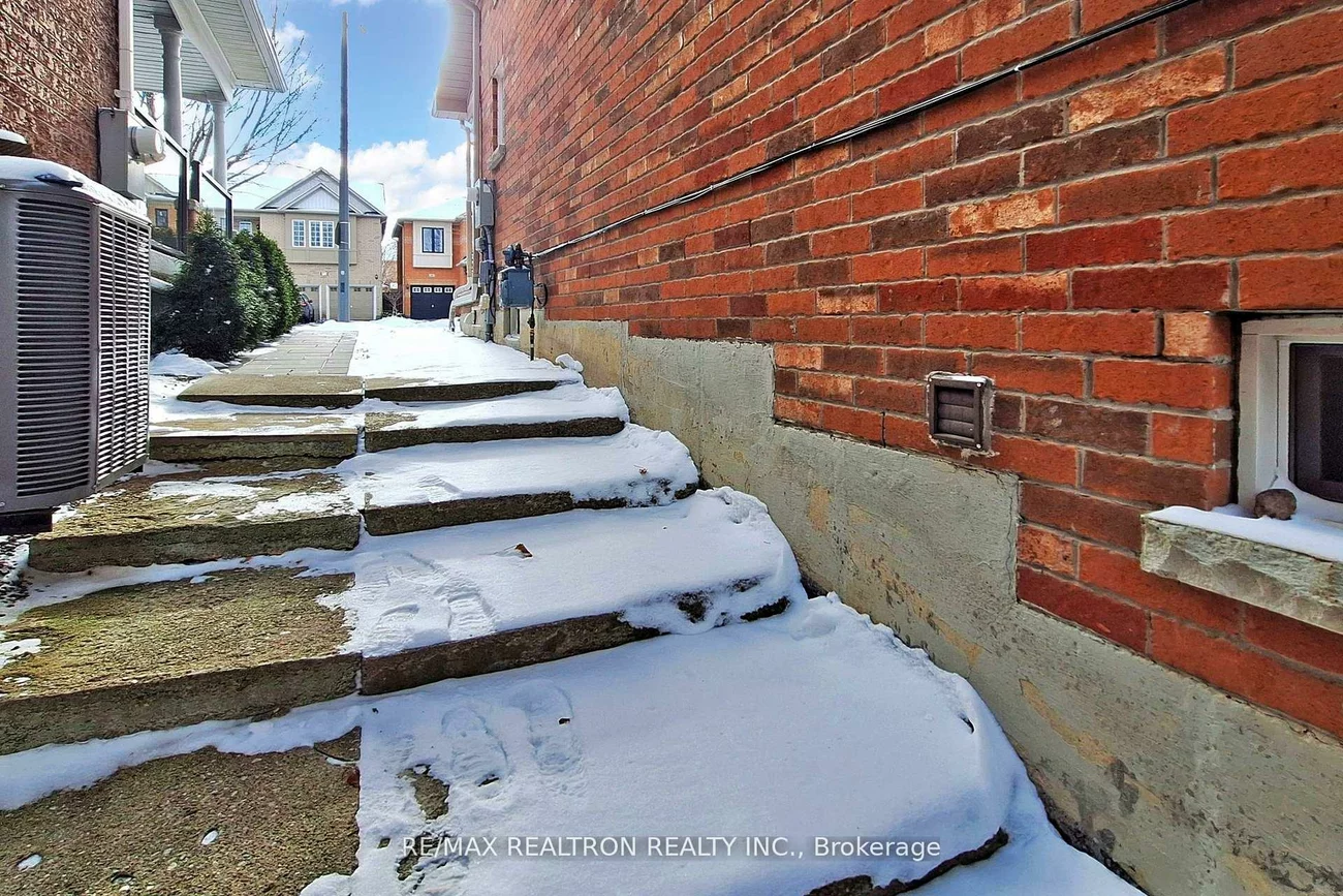 70, Earl Stewart, Bayview Wellington, Aurora