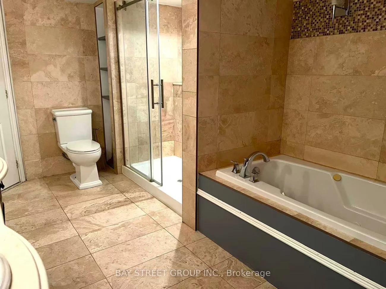 7, Kemano, Aurora Heights, Aurora