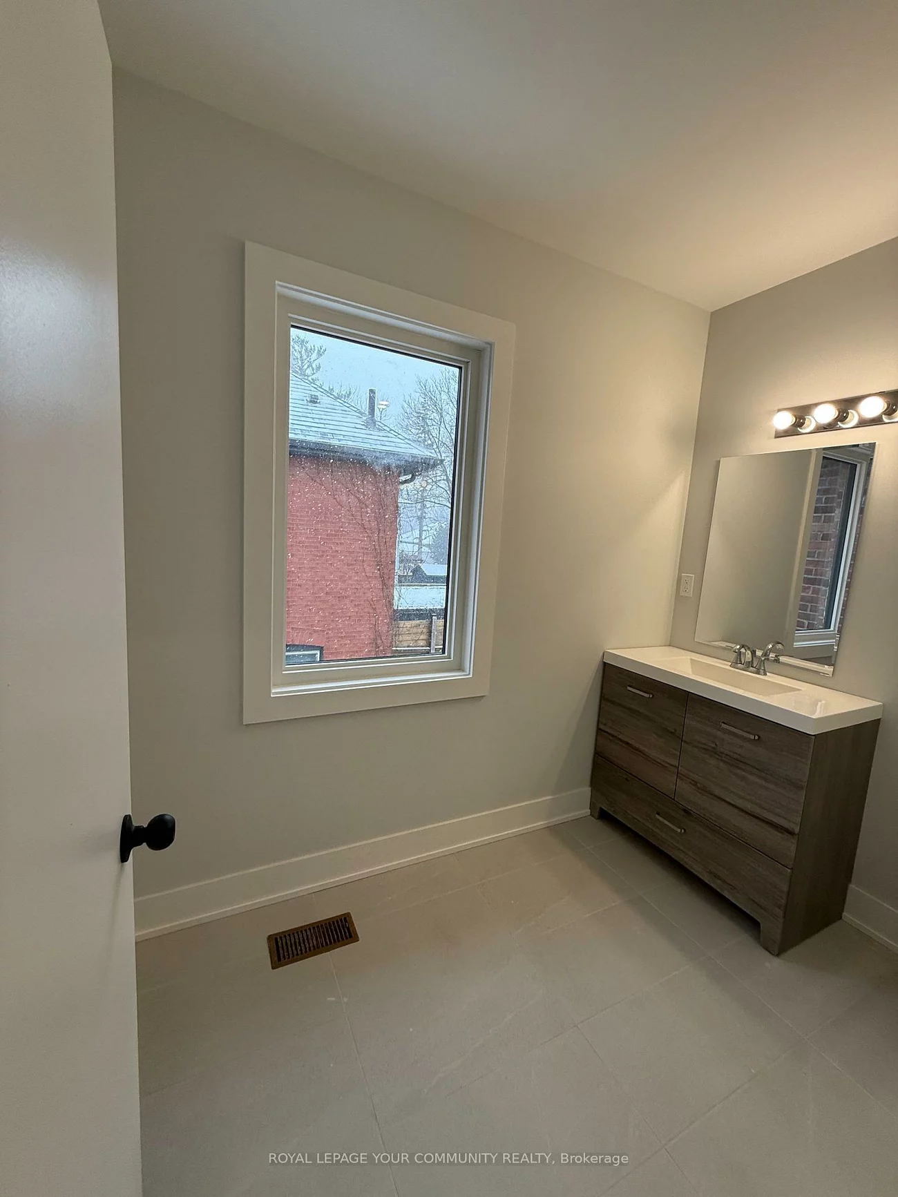 88, Spruce, Aurora Village, Aurora