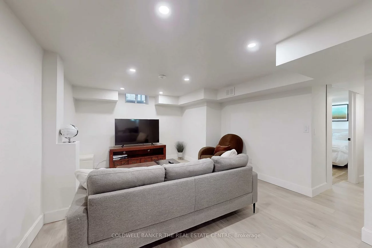 32, Hollingshead, Aurora Village, Aurora