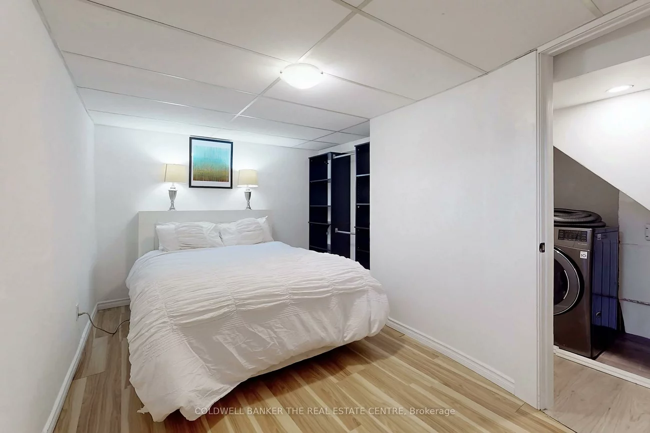 32, Hollingshead, Aurora Village, Aurora