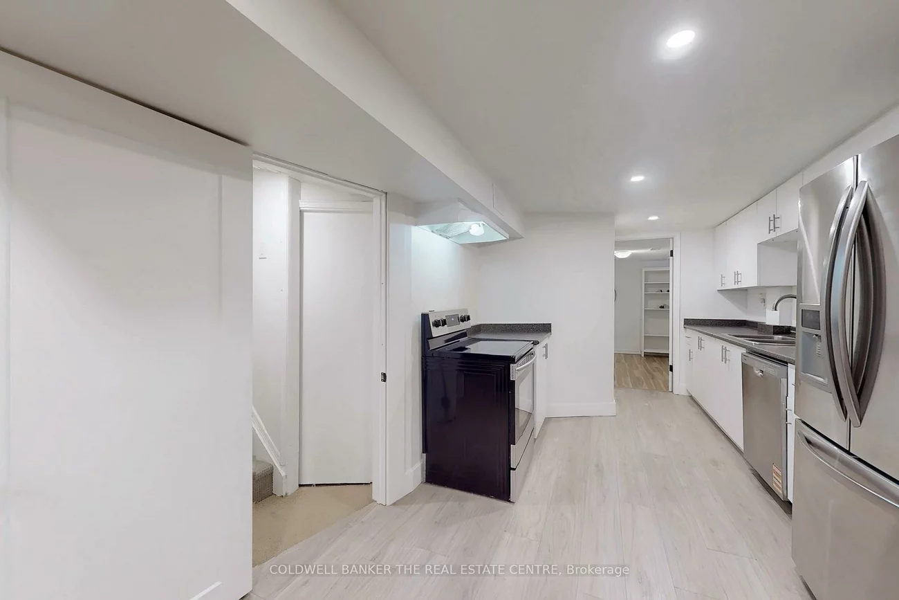 32, Hollingshead, Aurora Village, Aurora