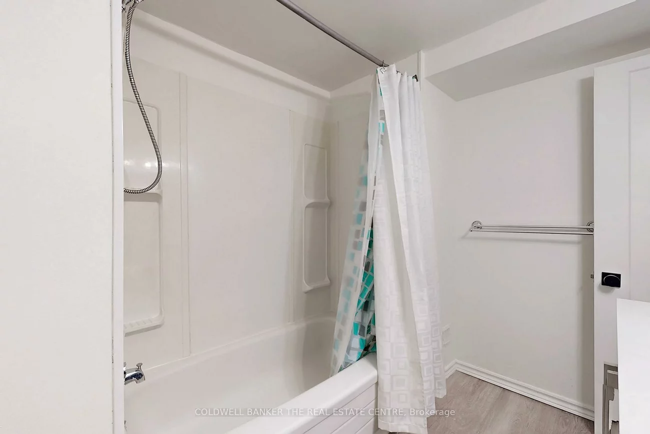 32, Hollingshead, Aurora Village, Aurora