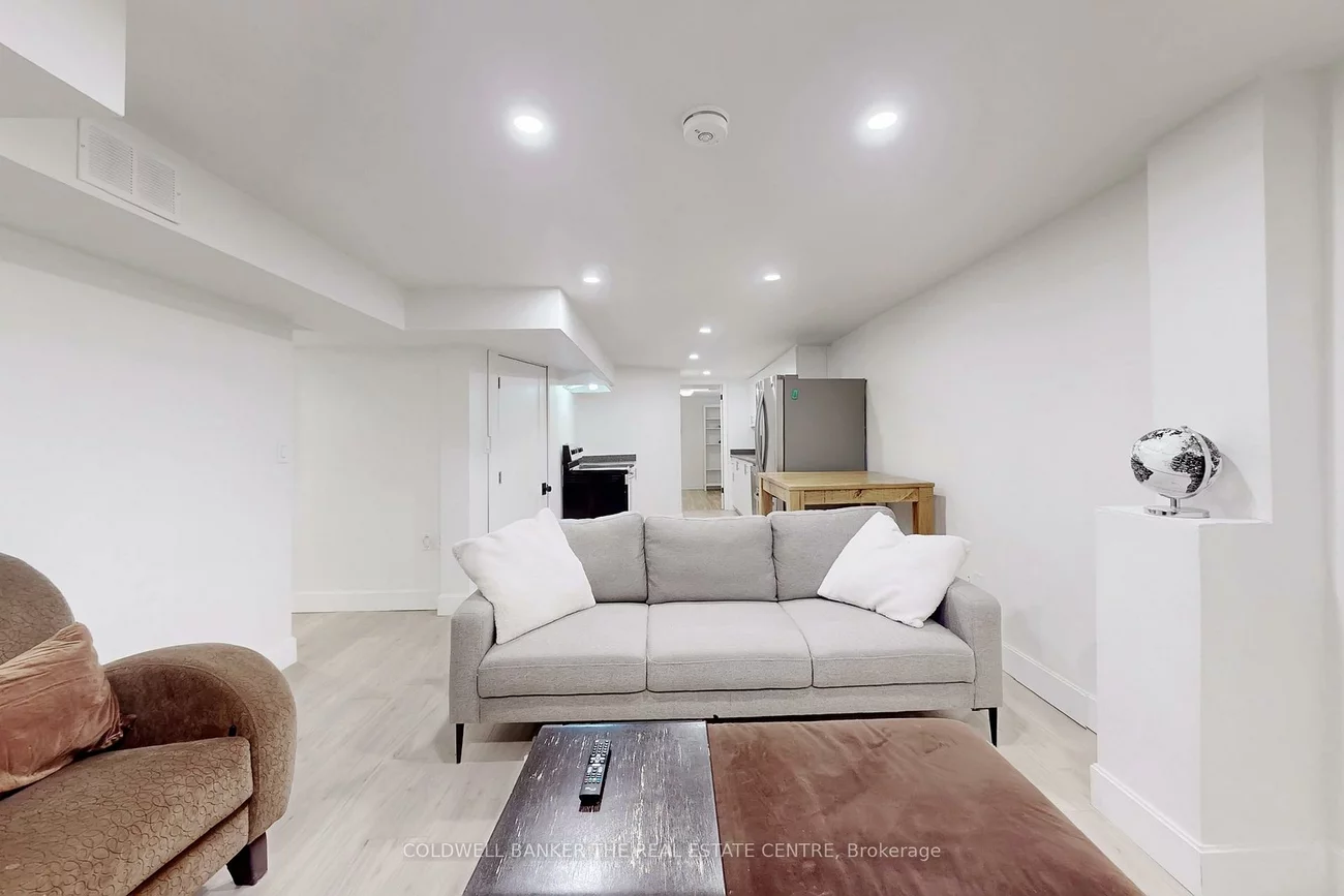 32, Hollingshead, Aurora Village, Aurora