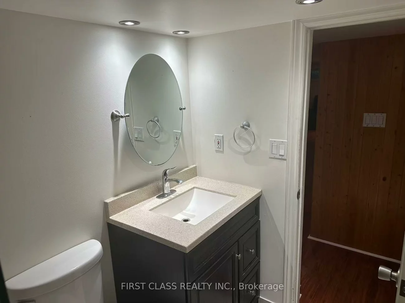 28, Collins, Aurora Heights, Aurora