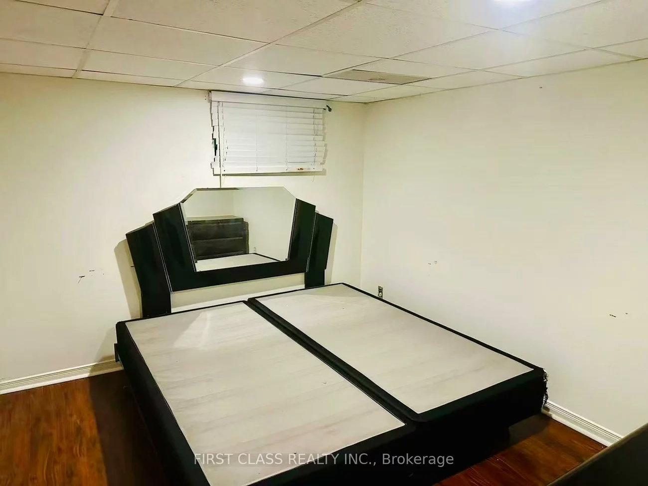 28, Collins, Aurora Heights, Aurora