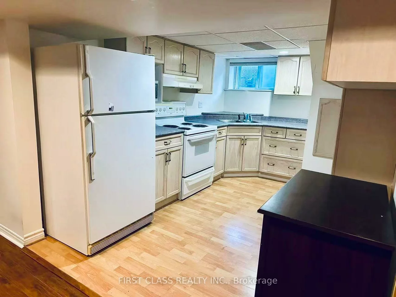 28, Collins, Aurora Heights, Aurora