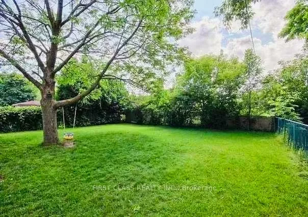 28, Collins, Aurora Heights, Aurora