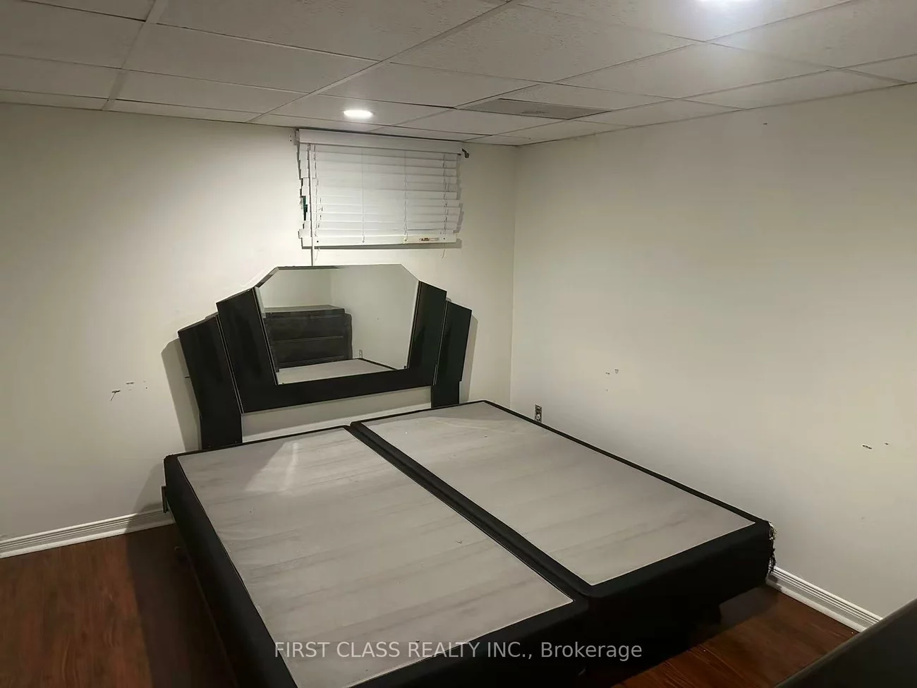 28, Collins, Aurora Heights, Aurora