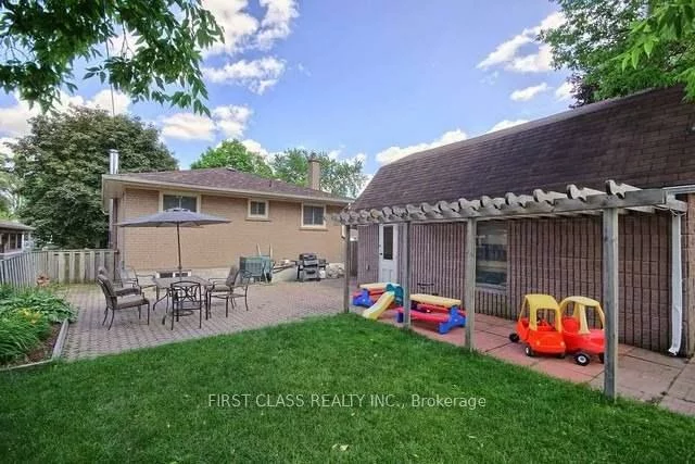 28, Collins, Aurora Heights, Aurora