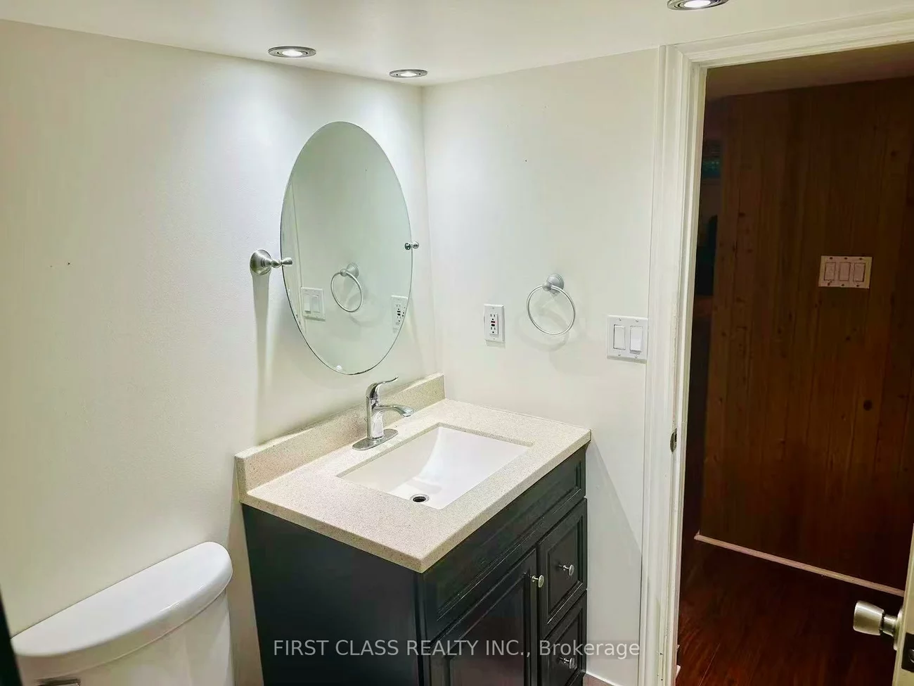 28, Collins, Aurora Heights, Aurora