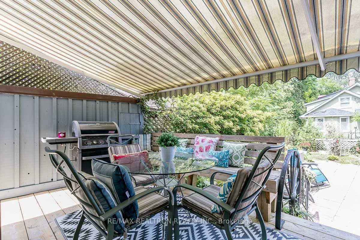 24, Kennedy, Aurora Village, Aurora