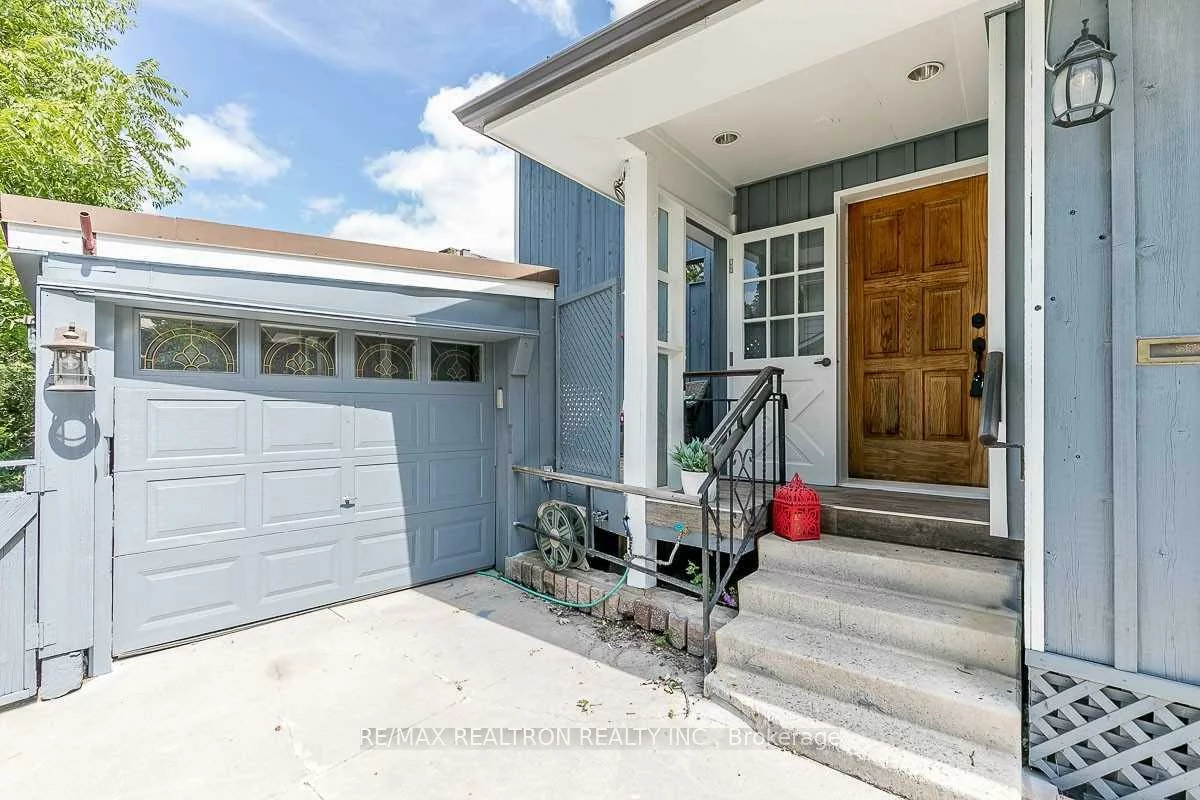 24, Kennedy, Aurora Village, Aurora