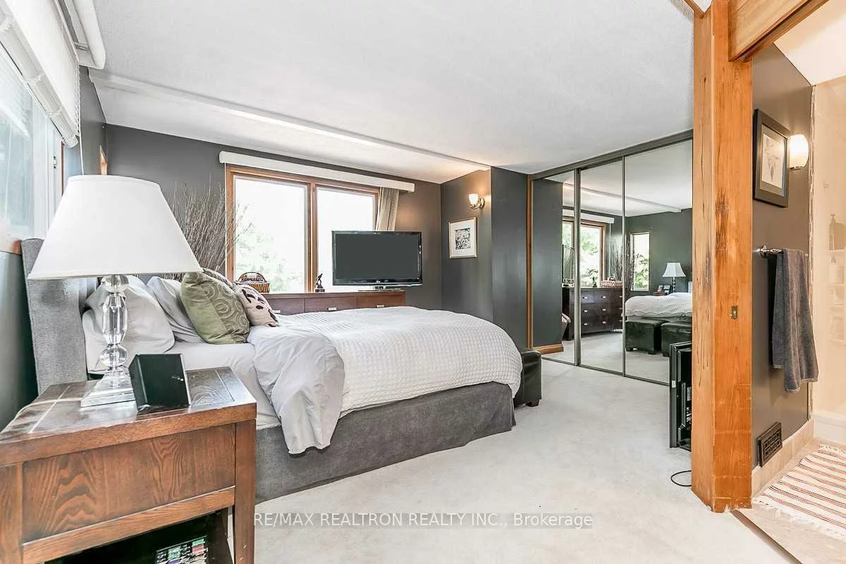 24, Kennedy, Aurora Village, Aurora