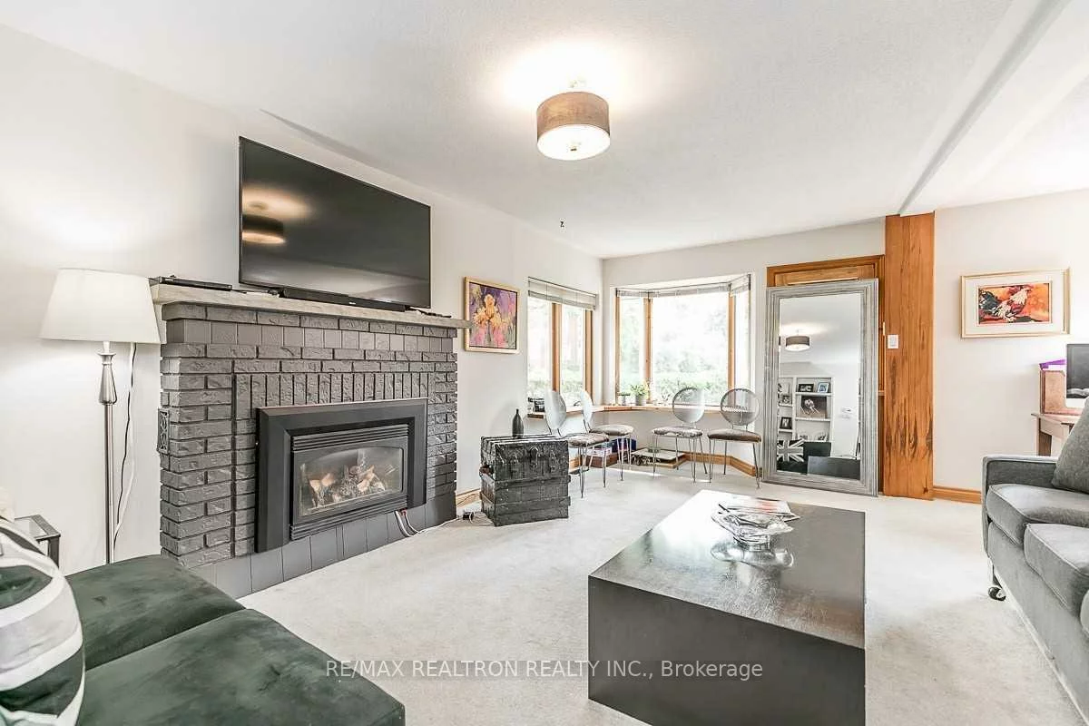 24, Kennedy, Aurora Village, Aurora