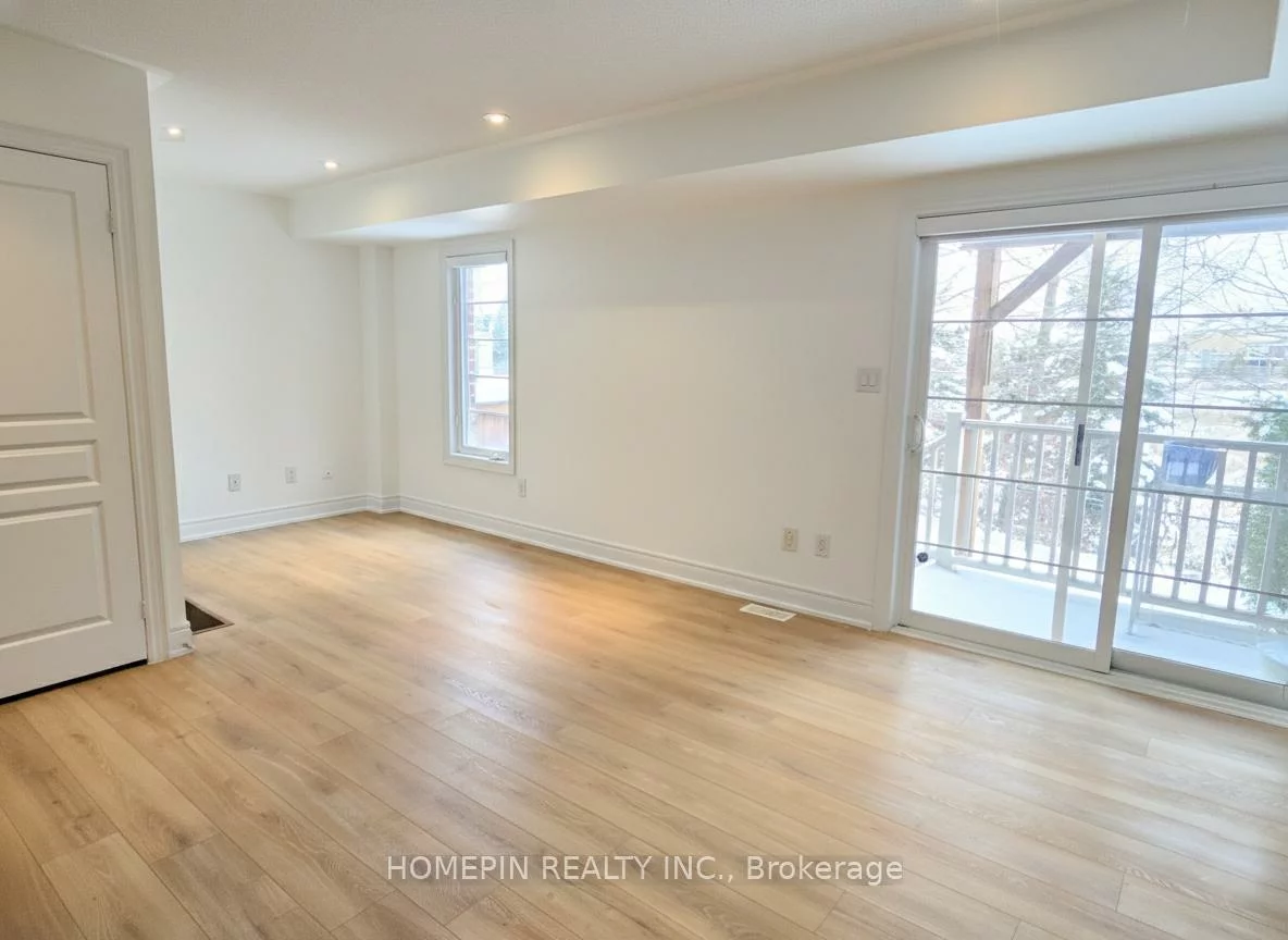 40, Chapman, Aurora Grove, Aurora