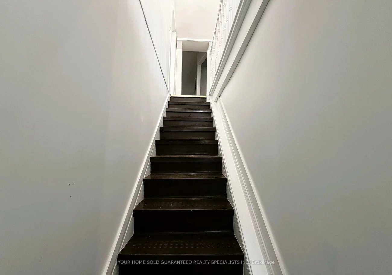 98, Wellington, Aurora Village, Aurora