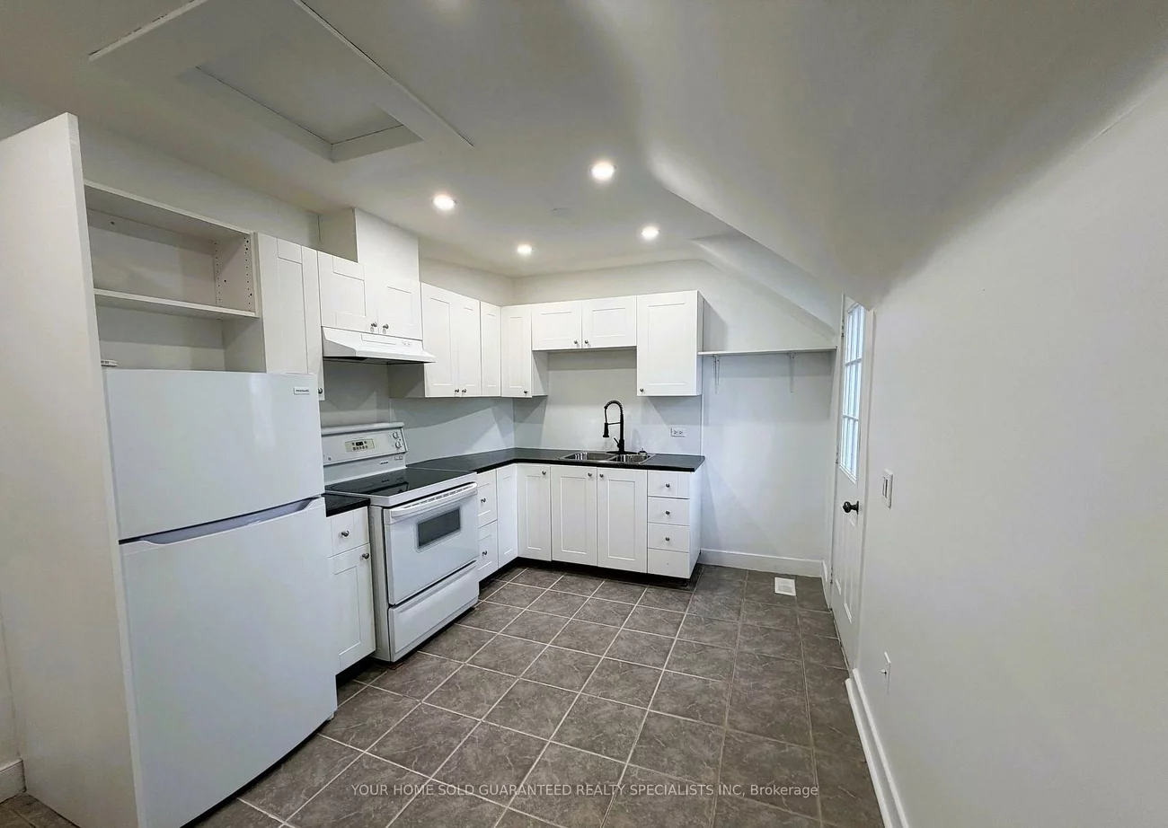 98, Wellington, Aurora Village, Aurora