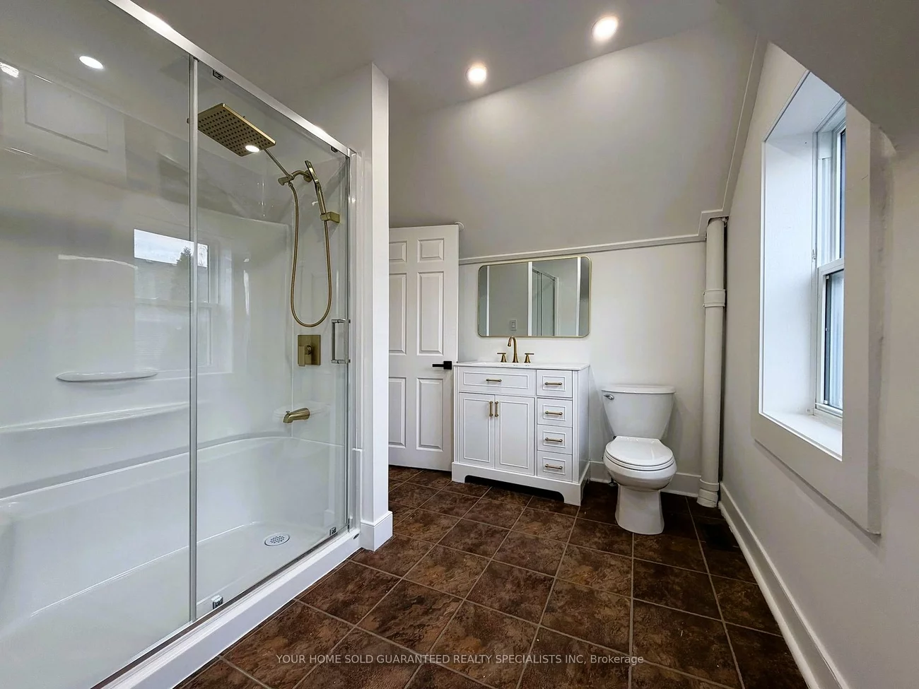 98, Wellington, Aurora Village, Aurora