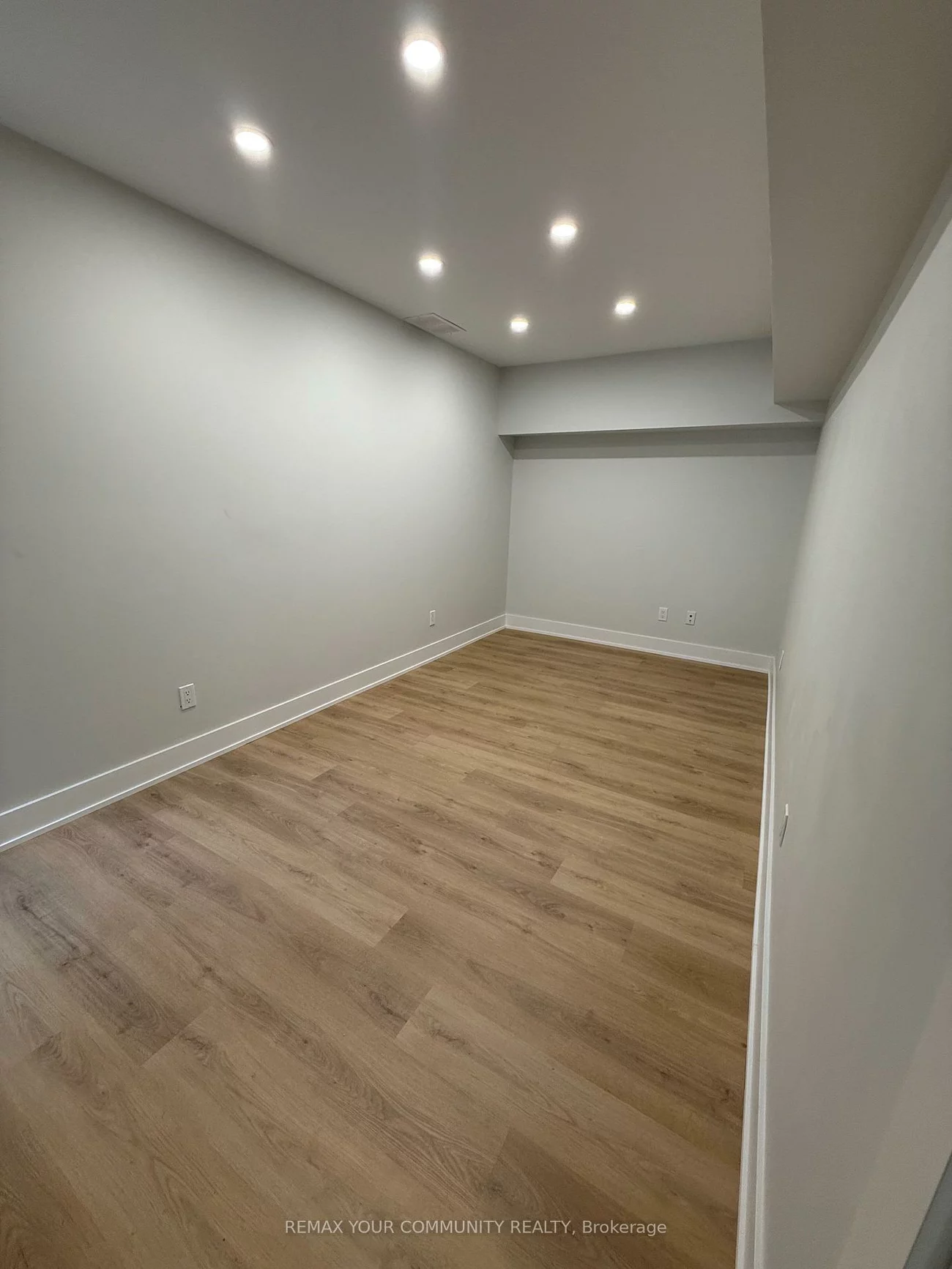 88, Spruce, Aurora Village, Aurora