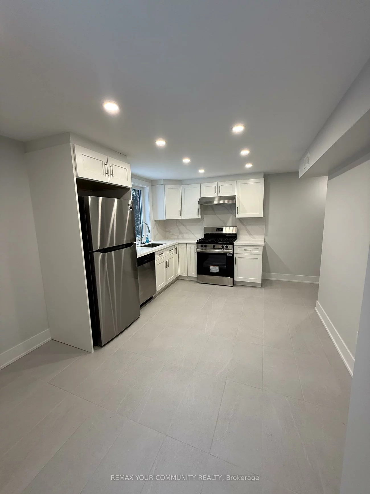 88, Spruce, Aurora Village, Aurora