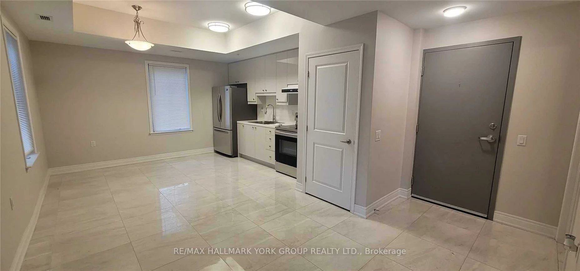 32, Wellington, Aurora Village, Aurora