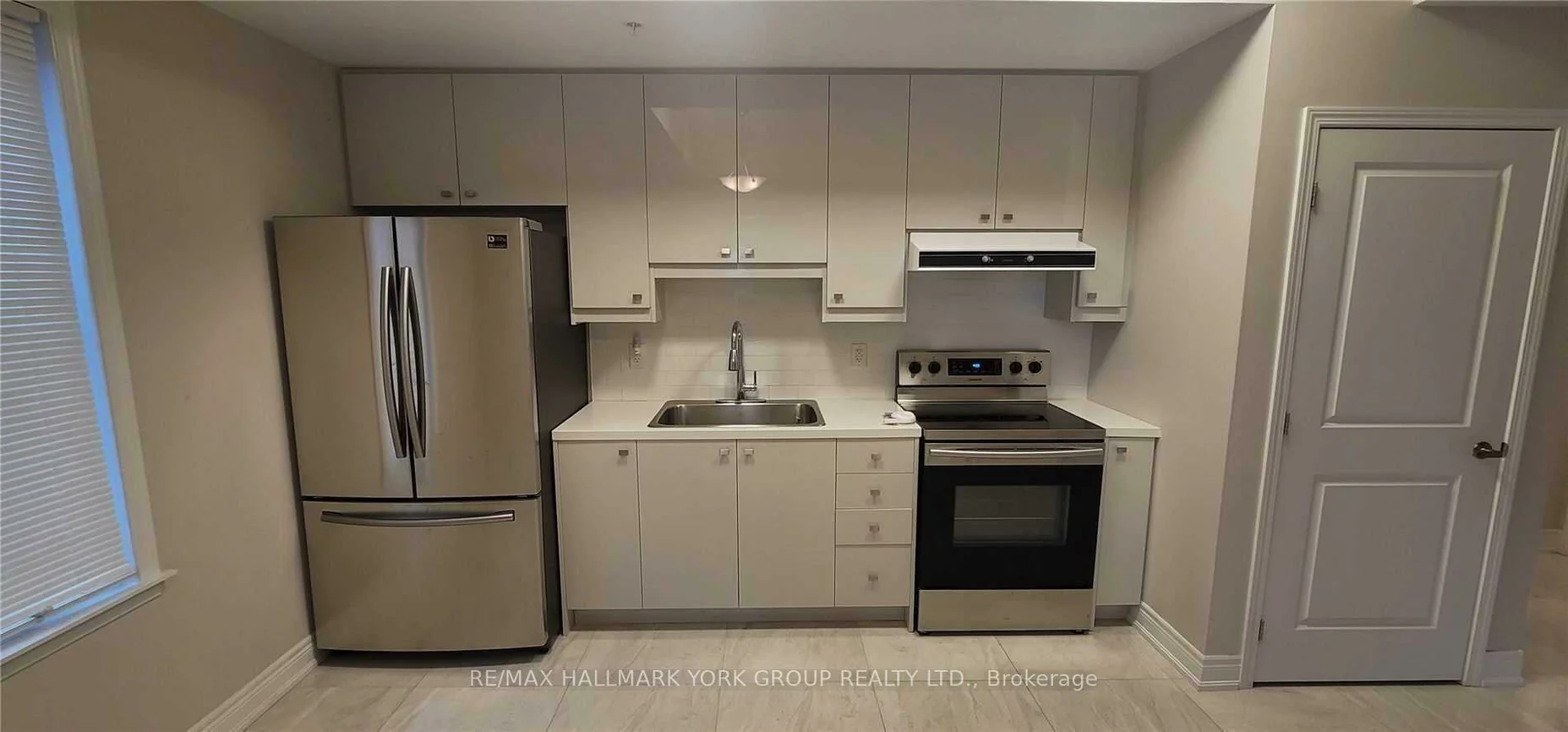 32, Wellington, Aurora Village, Aurora