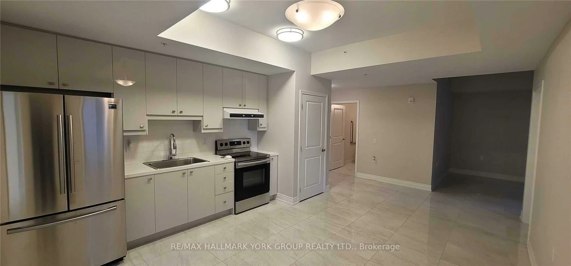 32, Wellington, Aurora Village, Aurora