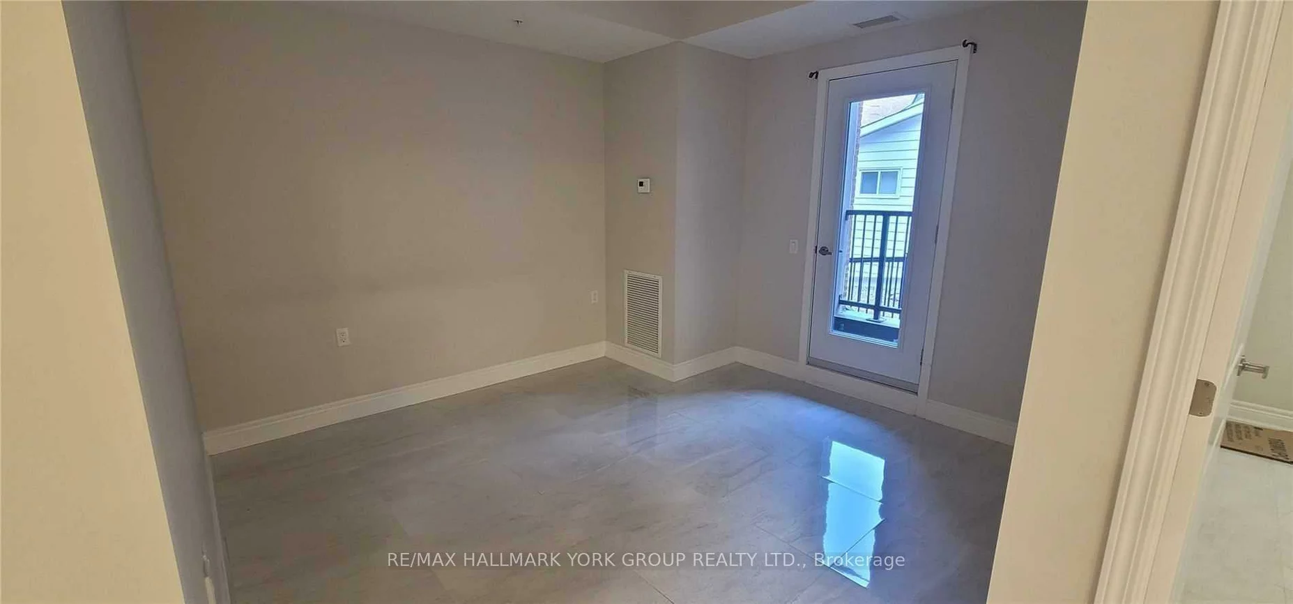 32, Wellington, Aurora Village, Aurora