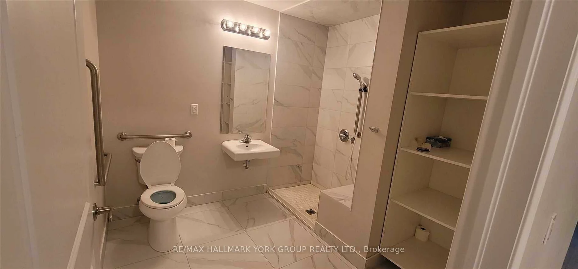 32, Wellington, Aurora Village, Aurora