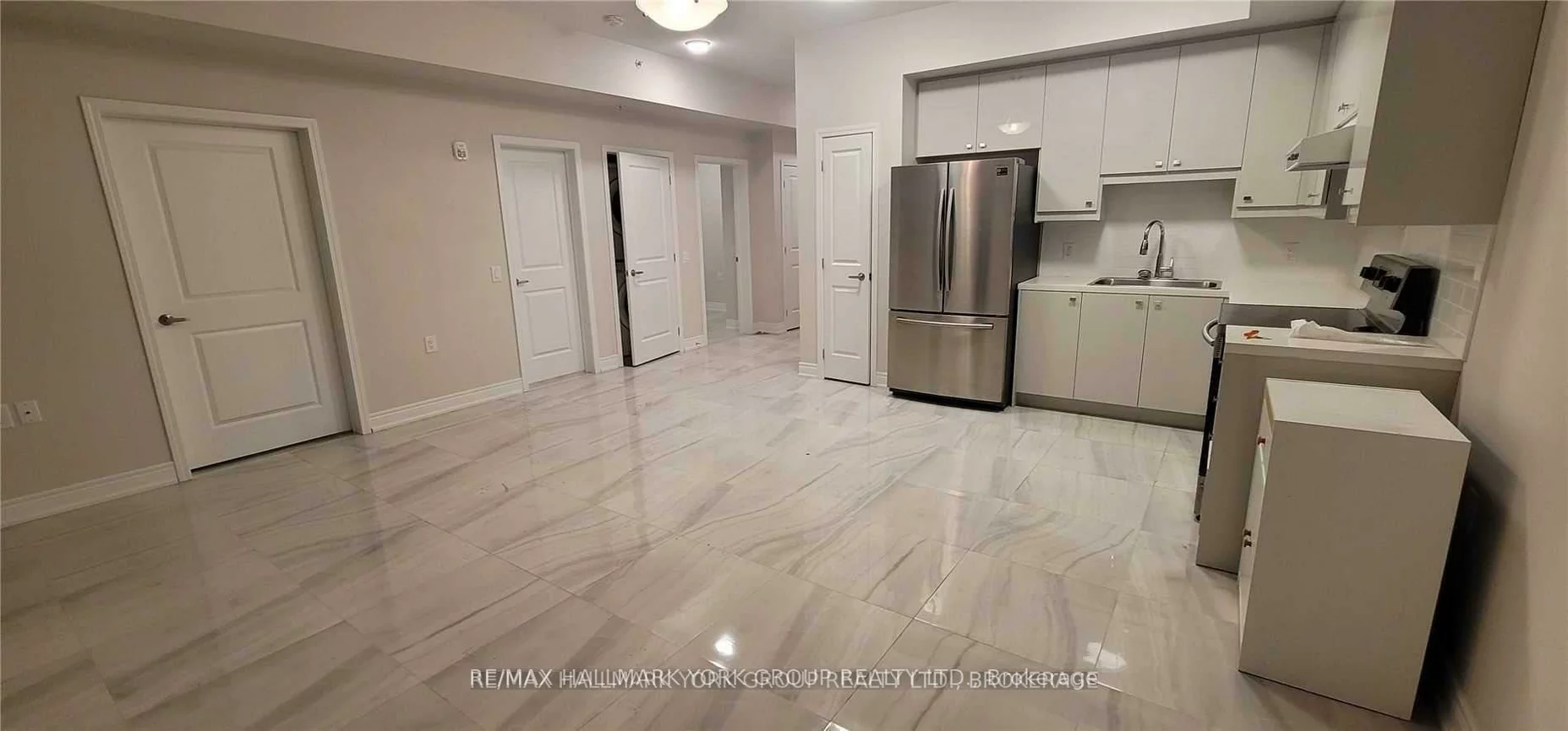 32, Wellington, Aurora Village, Aurora