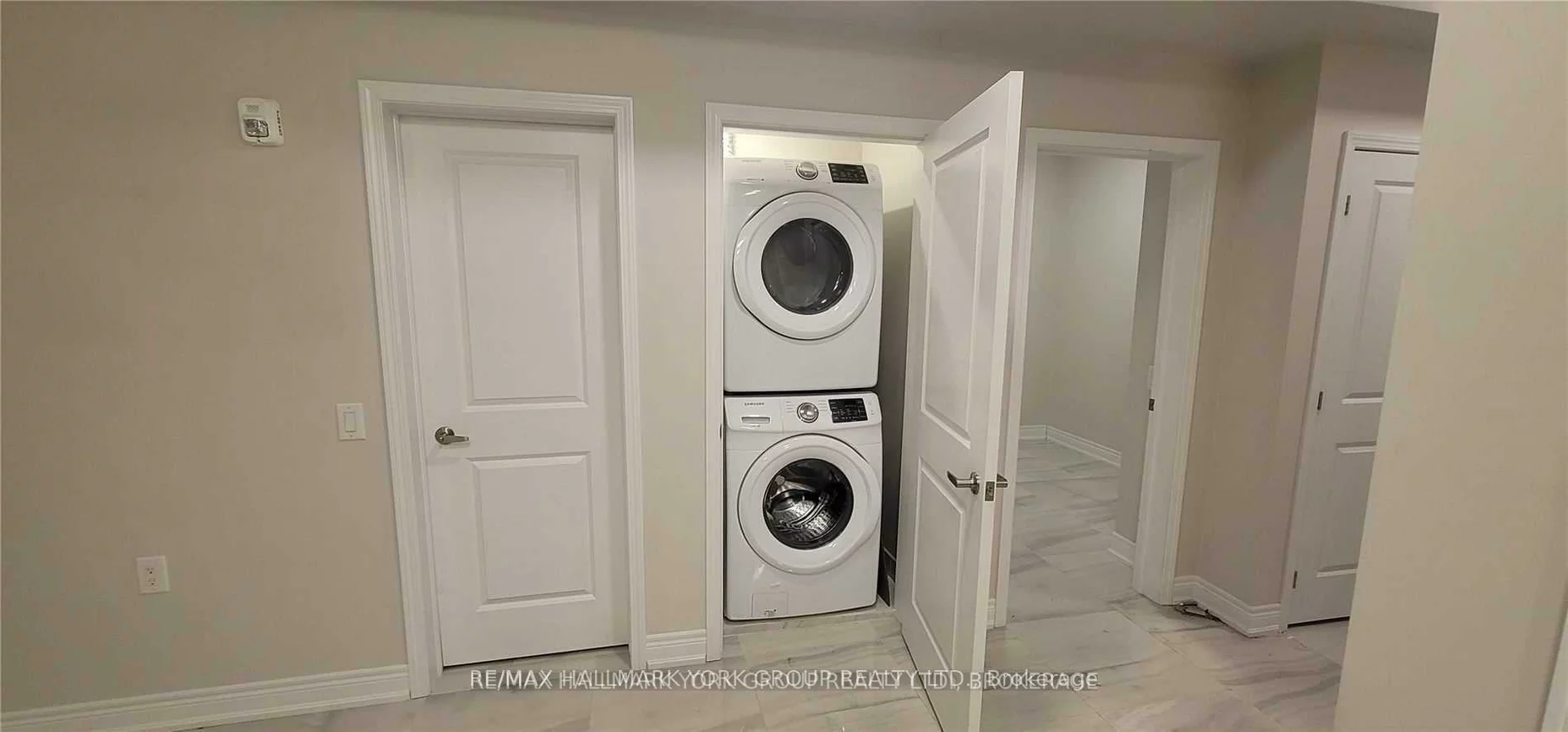 32, Wellington, Aurora Village, Aurora