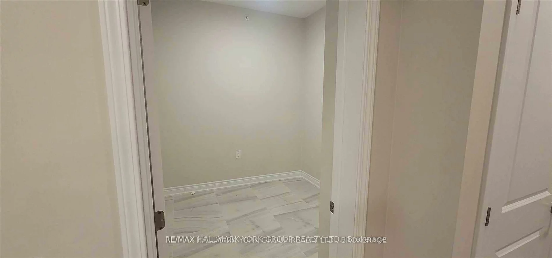 32, Wellington, Aurora Village, Aurora