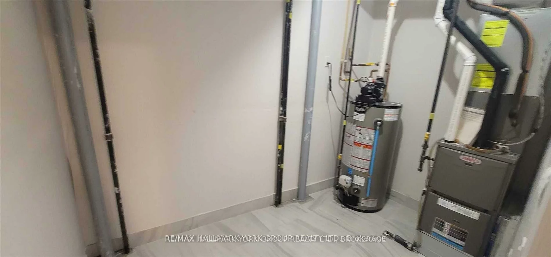 32, Wellington, Aurora Village, Aurora