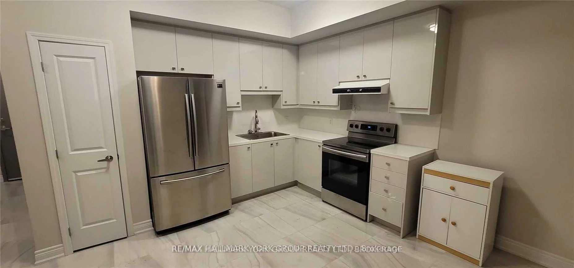 32, Wellington, Aurora Village, Aurora