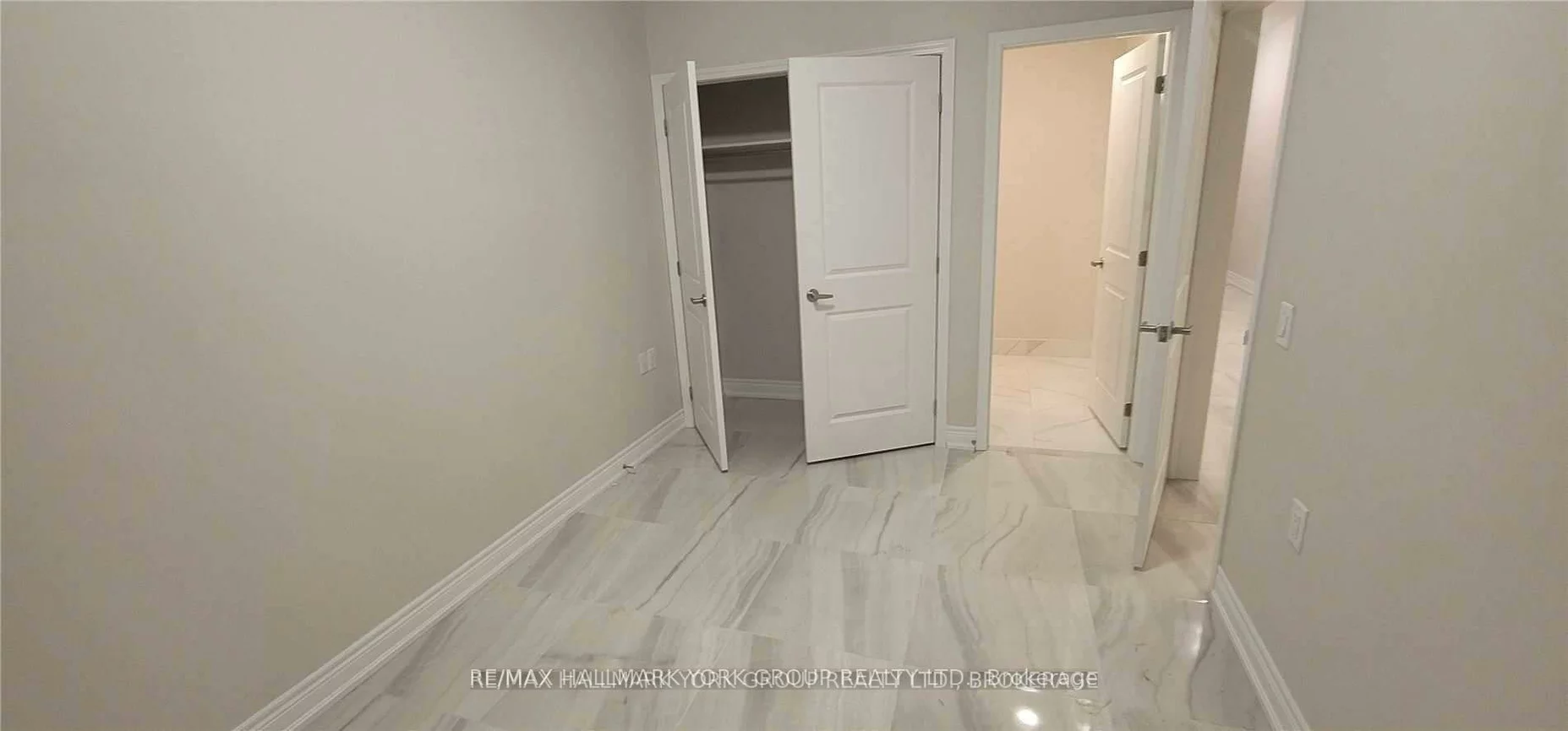 32, Wellington, Aurora Village, Aurora