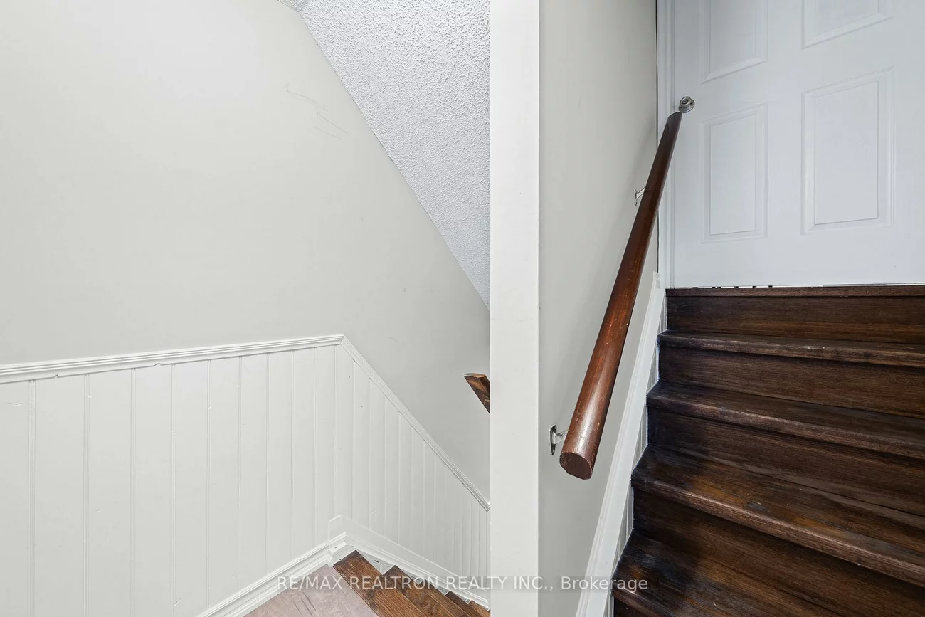 162, Walton, Aurora Village, Aurora