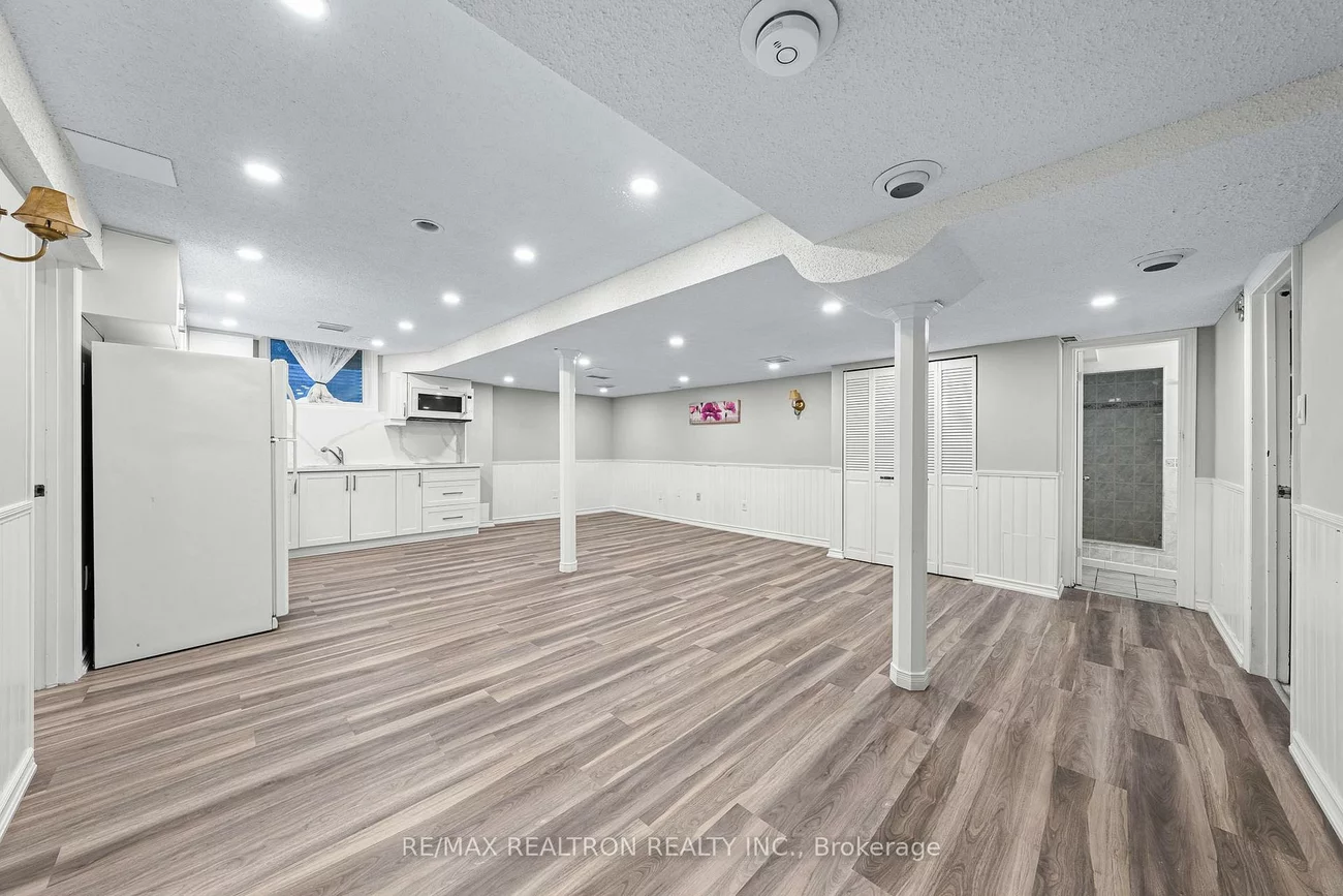 162, Walton, Aurora Village, Aurora