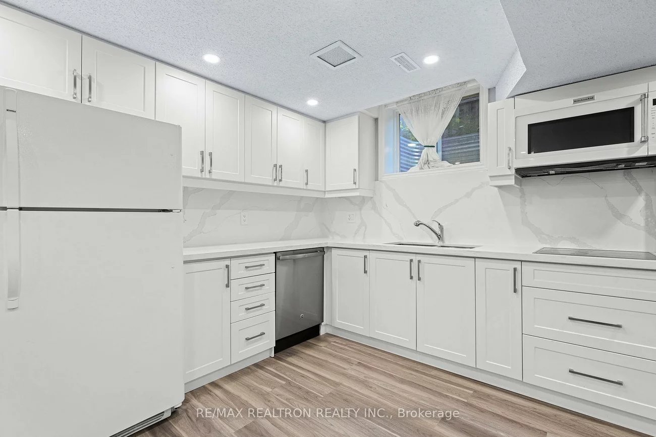 162, Walton, Aurora Village, Aurora