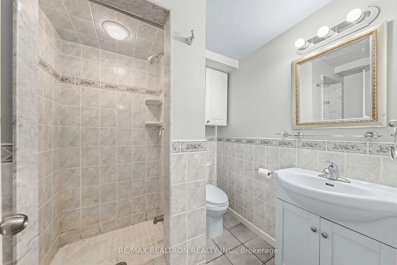 162, Walton, Aurora Village, Aurora