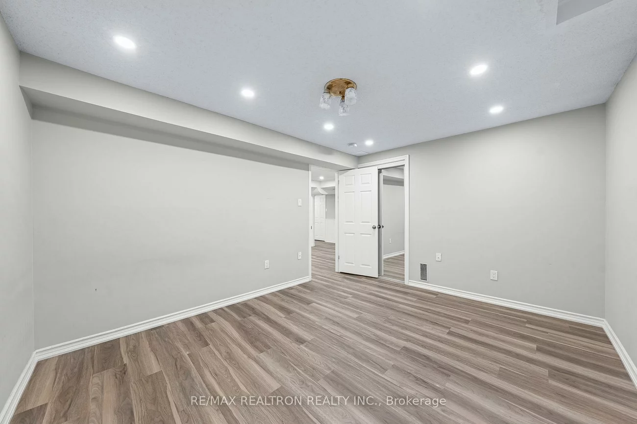 162, Walton, Aurora Village, Aurora