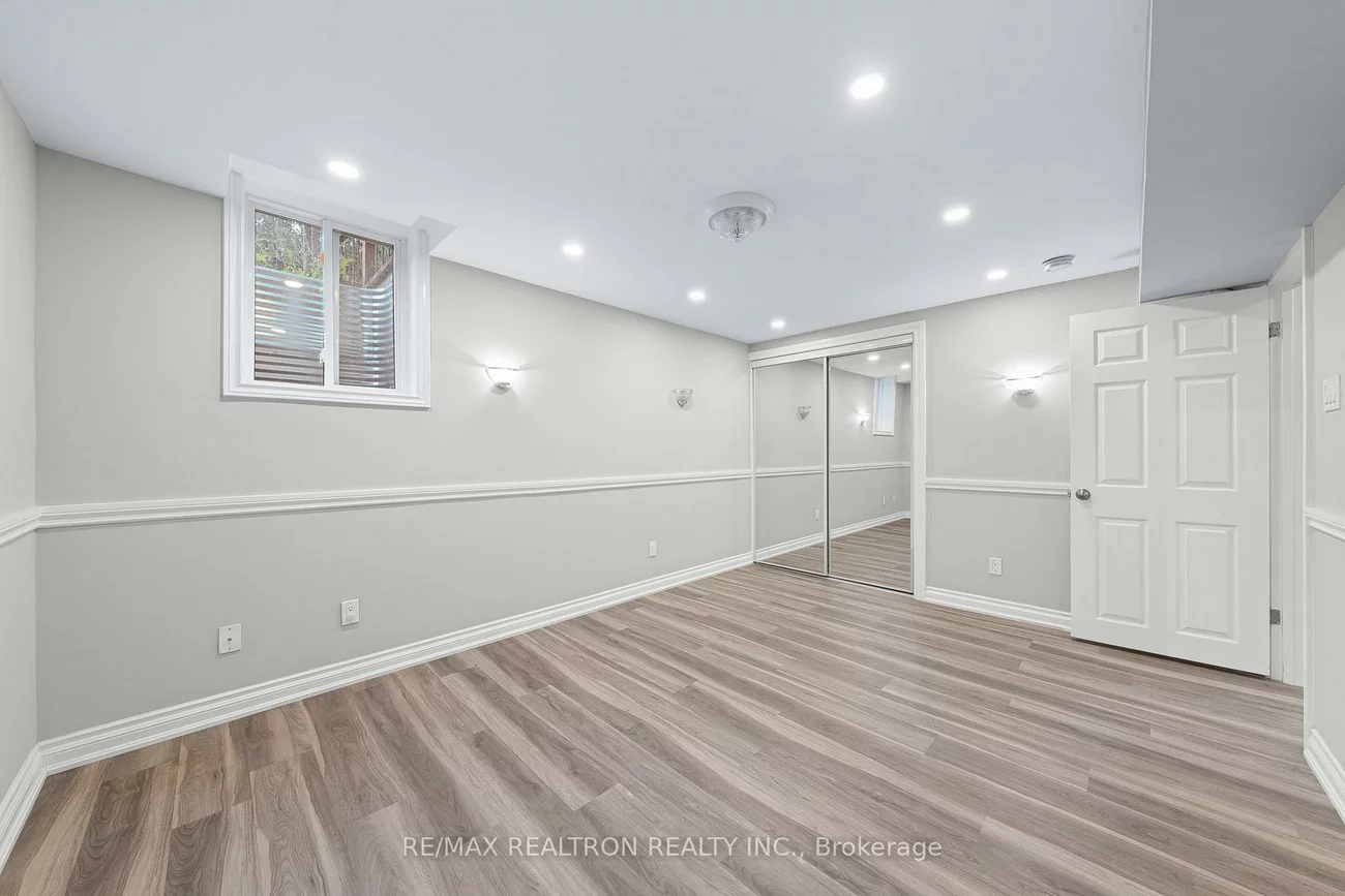 162, Walton, Aurora Village, Aurora