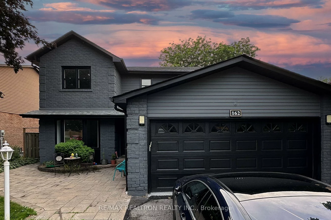 162, Walton, Aurora Village, Aurora